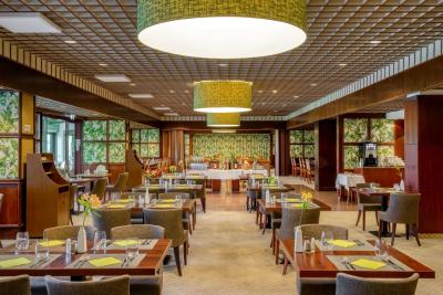 Restaurant at Lake Heviz in Hotel Danubius Health Spa Resort Aqua - ✔️ ENSANA Thermal Hotel Aqua**** Heviz - Danubius Health Spa Resort Aqua Heviz