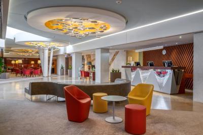 Lobby термального отеля Thermal Hotel Aqua вблизи озера Heviz - Hungary - ✔️ ENSANA Thermal Hotel Aqua**** Hévíz - Термальный отель в Хевизе - Aqua Hévíz