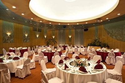 Restaurant în hotelul cu panoramă - Hotelul Danubius Health Spa Resort Helia din Budapesta - ✔️ Helia**** Budapest - Hotel termal cu panoramă în Budapesta