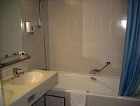 Badkamer in het viersterren Wellness Spa Hotell - Bathroom - Thermal and conference Hotel Helia - Boedapest