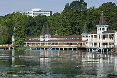 El más famoso lago de aguas termales en europa-Hotel Danubius Health Spa Resort Hévíz  - ✔️ ENSANA Thermal Hotel**** Hévíz - Hotel Spa y termal en Heviz  con descuentos