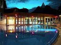 Открытый плавательный бассейн в термальном отеле Хевиз - Thermal Hotel Heviz - Danubius Hotel Heviz