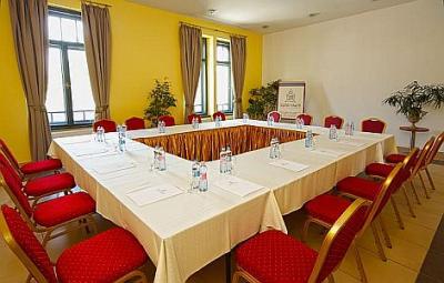 Hotel Erzsebet Kiralyne Godollo - discount hotel in the city center of Godollo, close to the castle and the Hungaroring - ✔️ Hotel Erzsebet Kiralyne*** Godollo - discount 3-star hotel for the time of Formula1 in Godollo