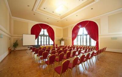 Konferenzsaal zu vermieten in Godollo in elegante und stille Umgebung, in der Nähe von Budapest - ✔️ Hotel Erzsebet Kiralyne*** Gödöllö - billiges 3-Sterne Hotel für die Zeit von Formel1 in Gödöllö