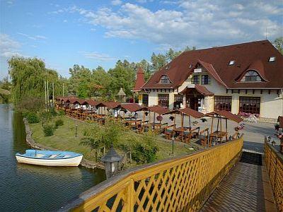 Fûzfa Hotel and Thermal Park Poroszló - half board packages at Hotel Fűzfa and wooden houses - ✔️ Fűzfa Pihenőpark*** Poroszló - discount wellness and thermal hotel lakeside wooden houses in Poroszló