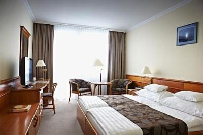NaturMed Hotel Carbona -　週末のウェルネス休暇は、ヘ－ヴィズにあるハ-フボ-ド付の格安宿泊パックをご利用ください - ✔️ NaturMed Hotel Carbona**** Hévíz - へーウィーズ- ナトゥールメドホテルカルボナ