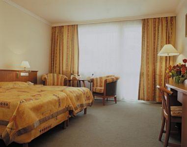 Hotel Carbona négycsillagos luxusszállódája Hévizen - Kétágyas szoba a Naturmed Hotel Carbonában. - ✔️ NaturMed Hotel**** Carbona Hévíz - Akciós Termál és wellness Hotel Hévízen
