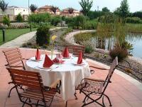 La terrasse de L'Hôtel Airport Stacio á Vecsés-Budapest - le jardin agréable