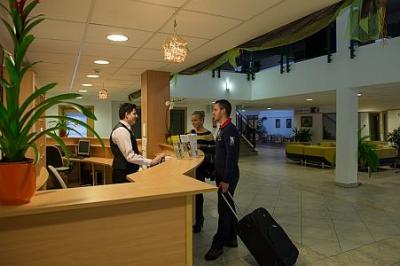Hotell Alfold Gyongye - reception - ✔️ Alföld Gyöngye Hotel*** Orosháza - billigt hotell med halvpansion i Oroshaza med bad entrebilljett