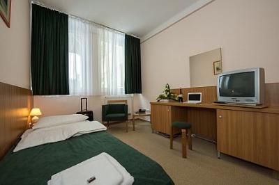 Alfold Gyongye Hotel - lastminute hotelkamer met badkaartjes - ✔️ Alföld Gyöngye Hotel*** Orosháza - Goedkope accomodatie met halfpension en entreekaartje voor het spa