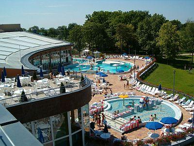 Vacanze nell'Ungheria a Gyoparosfurdo - Hotel Alfold Gyongye - ✔️ Alföld Gyöngye Hotel*** Orosháza - alloggio con mezza pensione e biglietto d'entrata al bagno termale
