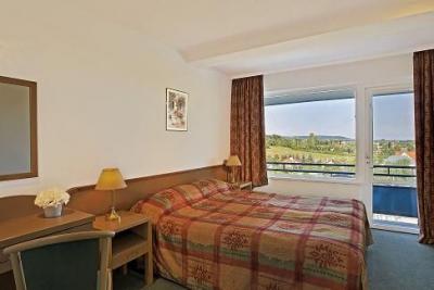 Chambre avec double lit - Hotel Annabella à Balatonfured - sur le Lac Balaton - ✔️ Hotel Annabella*** Balatonfüred - sur les rives du Lac Balaton à Balatonfured