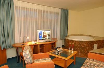 Hotell Aqua-Sol - Hajduszoboszlo - rum - Hotel AquaSol**** Hajdúszoboszló - wellness, spa och termal hotell i Hajduszoboszlo