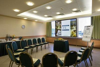 Sala riunioni all'hotel 4 stelle Arena - sale conferenze a Budapest - ✔️ Hotel Arena**** Budapest - hotel benessere vicino al Papp Laszlo Sportarena e allo Stadio Puskas Ferenc