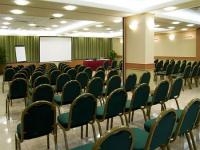 Sala conferenza con luce naturale al Danubius Hotel Arena a Budapest