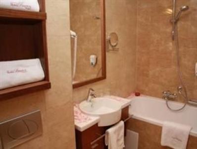 Stanza da bagno - Hotel Bristol Budapest - alberghi nel cuore di Budapest - ✔️ Hotel Bristol Budapest - Albergo 4 stelle nel cuore di Budapest