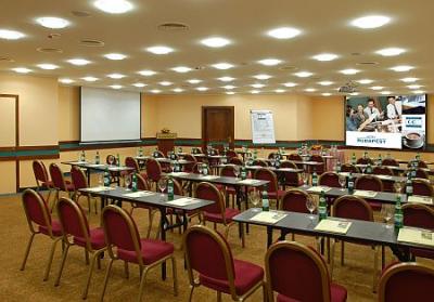 Sala konferencyjna w czterogwiazdkowym Hotelu Budapest - ✔️ Hotel Budapest**** Budapest - Słynny hotel z ofertami promocyjnymi blisko do pł. Moszkva