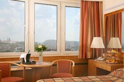 Elegancki pokój z widokiem na Zamek królewski w czterogwiazdkowym Hotelu Budapest - ✔️ Hotel Budapest**** Budapest - Słynny hotel z ofertami promocyjnymi blisko do pł. Moszkva
