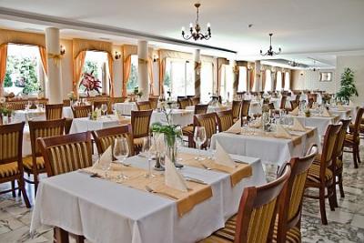 Restaurant avec la cuisine spéciale de l'Hôtel Calimbra - ✔️ Calimbra Hotel**** Miskolctapolca - Hôtel bien-être à prix réduit à Miskolctapolca