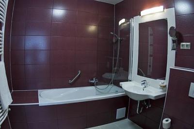 Wellness Hotel Calimbra 4* элегантная ванная комната в Miskolctapolca - ✔️ Calimbra Hotel**** Miskolctapolca - Дисконтированный оздоровительный отель
