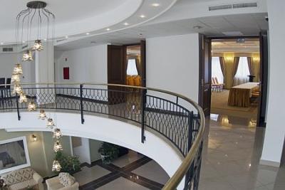 Elegante lobby en el 4* Calimbra Wellness and Conference Hotel - ✔️ Calimbra Hotel**** Miskolctapolca - Hotel de bienestar con descuento en Miskolctapolca