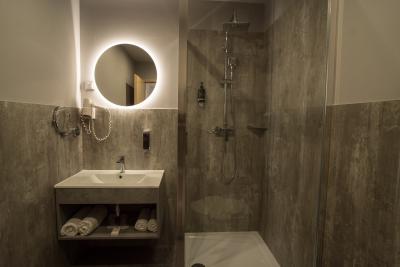 Hotel Civitas  Sopron- ショプロン中心街の格安ブティックホテルの浴室 - ✔️Hotel Civitas Sopron**** - ハンガリ－北西部　ショプロン(Sopron)