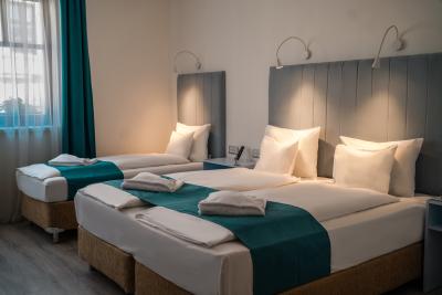 Accommodatie in het Hotel Civitas in Sopron, Hongarije - beschikbare driepersoonskamer in de festivalstad Sopron met jaarlijks terugkerende evenementen als het VOLT-festival - ✔️ Hotel Civitas Sopron**** - hotel in de binnenstad van Sopron