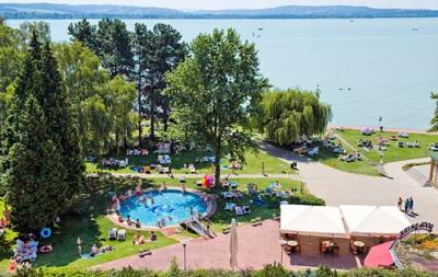 Vista panoramica sul lago dalle camere superiori dell'Hotel Club Tihany - albergo a 4 stelle a Tihany sulla riva del lago Balaton con spiaggia - ✔️ Hotel Club Tihany**** - sulle sponde del Lago Balaton a Tihany