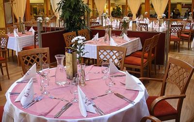 Restaurante del Hotel Club Tihany - Balaton - Tihany - Hungría - Tihany Hotel - ✔️ Hotel Club Tihany**** - Hotel poco costoso en la orilla del lago Balaton