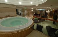 5* Hotel Divinus Debrecen - een jacuzzi in het wellnesscentrum