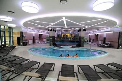 Piscina interiore all'Hotel Eger-Park - fine settimana wellness in Ungheria - Hotel Eger**** Park Eger - hotel benessere economico a Eger, Ungheria