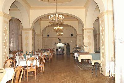den gula salen på Hotel Park Eger  - Hotell Eger**** Park Eger - rabatt wellness hotell i Eger, Ungern