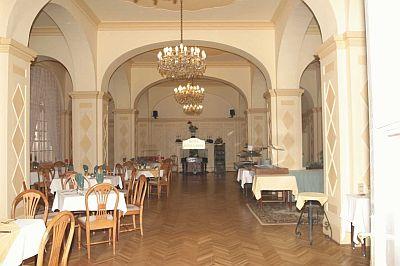 Salón amarillo en Hotel Park Eger - restaurante - Hotel de Tres estrellas - Eger Park Hotel - Wellness Hotel Eger  - Hotel Eger**** Park Eger - hotel de wellness con descuento en Eger