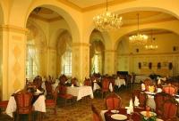 Wellnesshotel Park Eger - elegant en stijlvol ingericht restaurant in het 3-sterren hotel in Eger, Hongarije