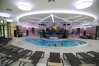 Piscina interiore all'Hotel Eger-Park - fine settimana wellness in Ungheria