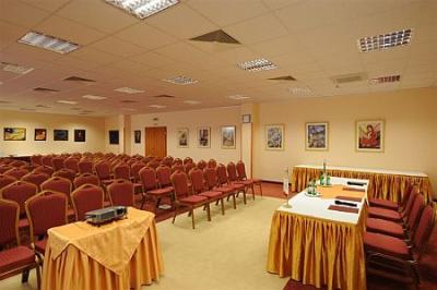 Sală de conferinţe în hotelul Flora de wellness în Eger, Ungaria - ✔️ Hunguest Hotel Flora*** Eger - hotel termal în Eger