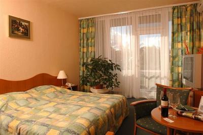 Cazare în Eger? Camerele Hotelului de la prețuri avantajoase Flora - ✔️ Hunguest Hotel Flora*** Eger - hotel termal în Eger