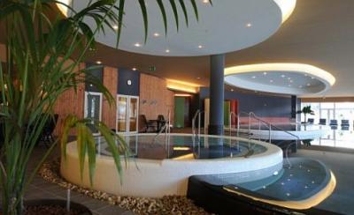 La piscine - Wellness Hôtel Forras á Szeged - Hunguest Hôtel Szeged - ✔️ Hunguest Hotel Forras**** Szeged - hôtel et centre bien-être à Szeged