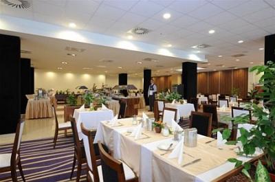 Restaurant in Hotel Forras Szeged - Wellness Hotel Forras - ✔️ Hotel Forras**** Szeged - wellness hotel on the riverside of Tisza in Szeged