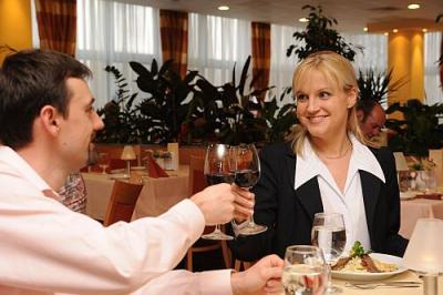 Restauracja w hotelu Freya w Zalakaros z półpensjonatem - ✔️ Hunguest Hotel Freya*** Zalakaros - Tani hotel termalowy i wellness na Węgrzech