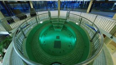 Whirlpool avec des effets de lumière au 4* Wellness Hotel à Gyula - ✔️ Wellness Hotel Gyula**** - Hôtel de bien-être à Gyula à prix abordable, près du bain du jardin du château