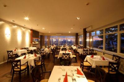 Vasarely ресторан отеля Кикелет в г. Печ - дешевый но элегантный отель у подножья горы Мечек - ✔️ Hotel Kikelet Pecs**** - Отель Pecs