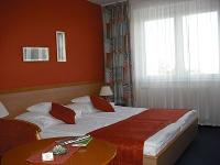 Hermosa habitación doble standard en el Hotel Kikelet en Pecs