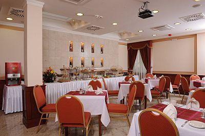 Hermoso restaurante en Eger en el Hotel Kodmon de 4 estrellas, en pleno centro de la ciudad - ✔️ Hotel Ködmön**** Eger - nuevo hotel wellness en Eger