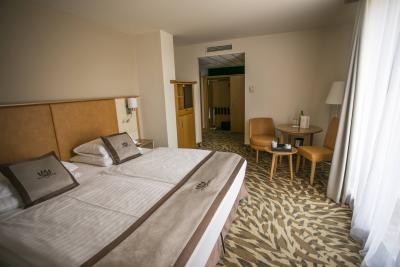 Lotus Therme Hotel & Spa - Romantyczne pokoje blisko jeziora w Heviz - ✔️ Lotus Termy i Spa Hotel***** Heviz - Luksusowy hotel termalno-leczniczy w ofercie promocyjnej