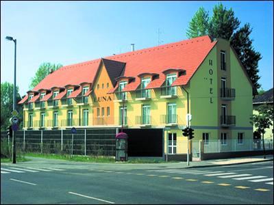 Edificio del Hotel Luna Budapest - ✔️ Hotel Luna Budapest*** - hotel barato en Budapest con desayuno en Budapest