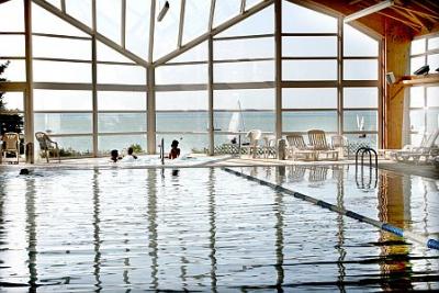 Piscine 4* Hôtel Marina-Port pour un week-end bien-être - ✔️ Hotel Marina Port**** Balatonkenese - hotel centre bien-être sur les rives du Lac Balaton