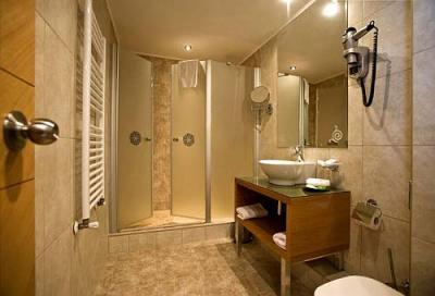 Stanza da bagno all'Hotel Marmara - hotel a 4 stelle nel cuore di Budapest - Hotel Marmara Design Hotel Budapest - design-albergo 4 stelle a Budapest