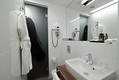 Salle de bain à l'hotel 4 étoiles à Budapest - Hôtel Mercure Budapest City Center - ✔️ Hôtel Mercure Budapest City Center - en plein coeur de Budapest