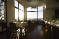 Ресторан с видом на озеро Веленце в Гардонии - Vital Hotel Nautis